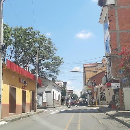 Departamento Grande A 2 Cuadras Plaza Principal A Lado De Viva Apartman Tarija Kültér fotó