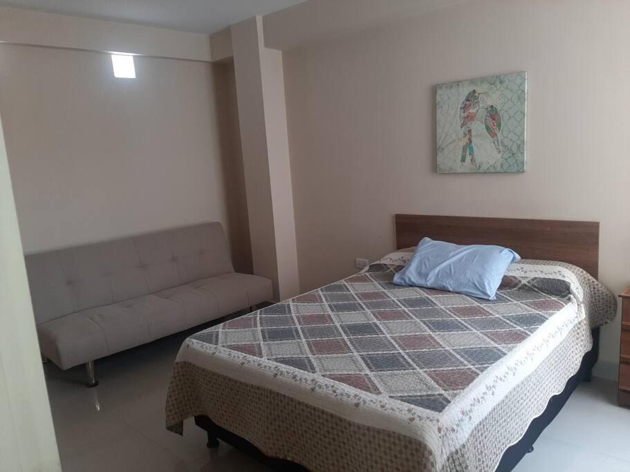 Departamento Grande A 2 Cuadras Plaza Principal A Lado De Viva Apartman Tarija Kültér fotó